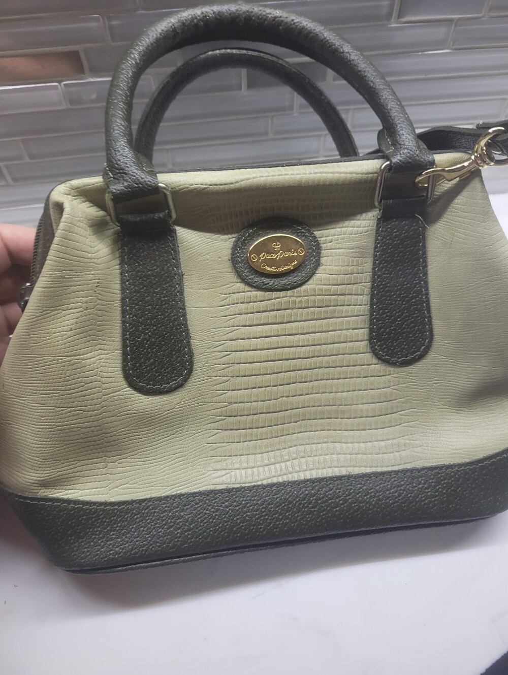 Chic Two-Tone Women's Satchel Bag - Olive & Cream Tones Vintage 1980